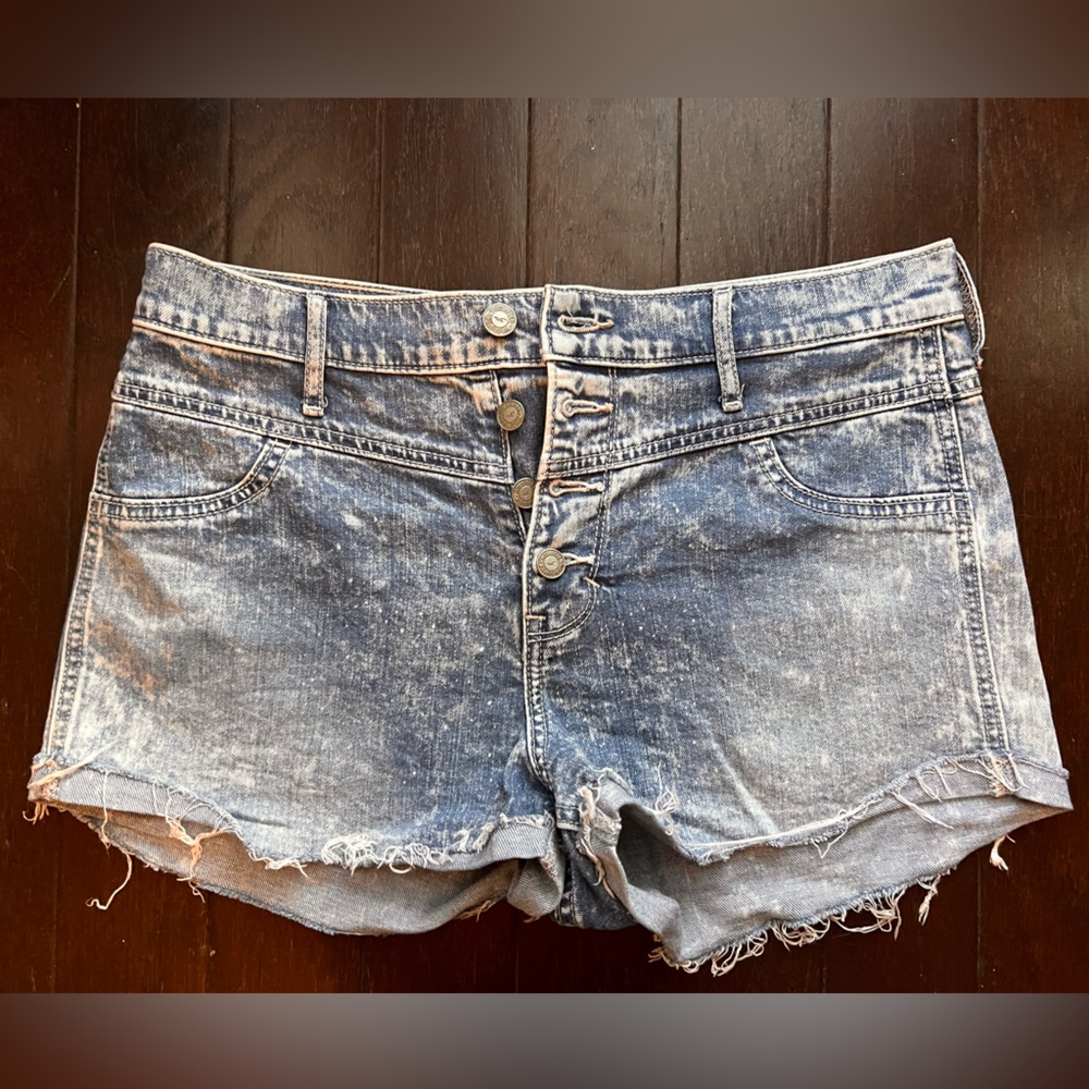 Hollister blue Jean shorts. Stretchy. Good condition. Size 9/w29